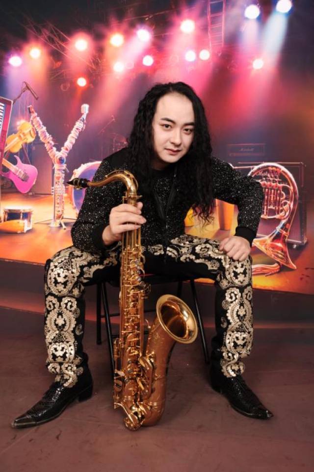 中国著名萨克斯演奏家李泽天_手机搜狐网