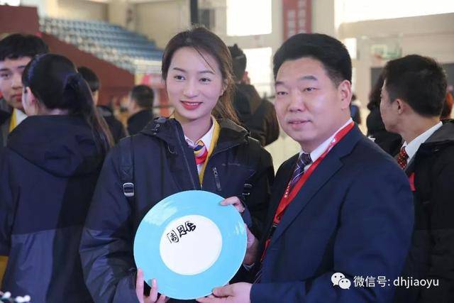 百万奖金感召百名学员:成都东华教育启动双百