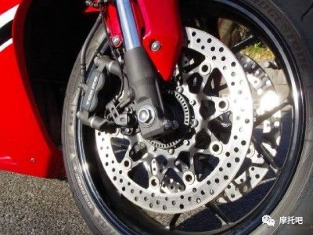 tokico辐射对向四活塞卡钳