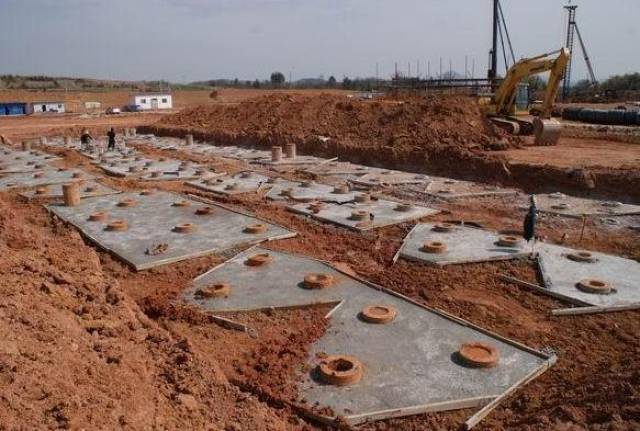 桩基):桩基础由桩和承台两部分组成,共同承受静动荷载的一种深基础,把