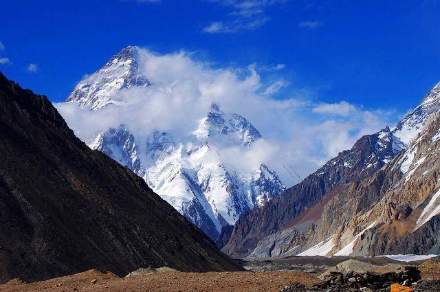 k2,即乔戈里峰 喀喇昆仑山脉主峰 仅次于珠穆朗玛峰的世界第二高峰 但