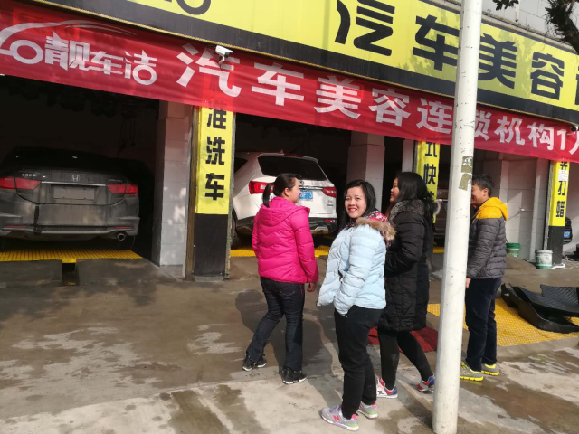 小两口洗车店,开业当天疯狂洗车50多辆,秘密竟然是