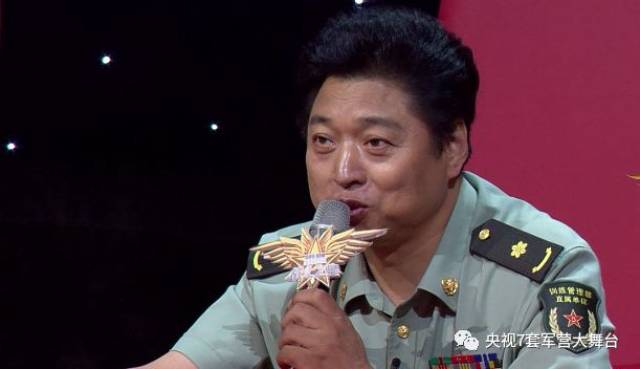 国防大学军事文化学院声乐系教授  梁召今