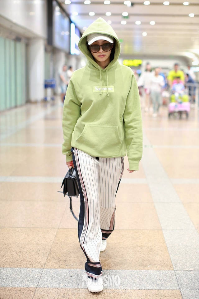 时髦办|宽松舒适也能潮!"卫衣 校服裤"邋遢时髦风怎么穿?