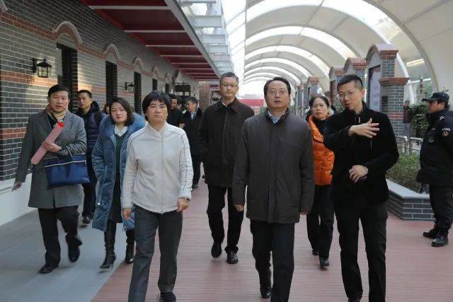 办副主任,市志愿者协会常务副会长姜鸣,区巡视员,文明委副主任朱礼福