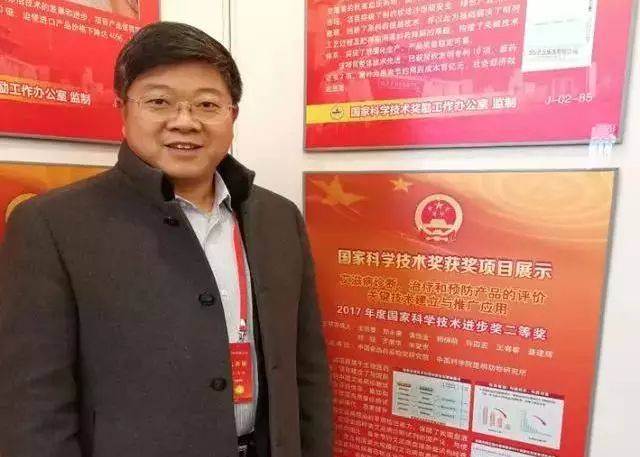 项目负责人王佑春与项目展示