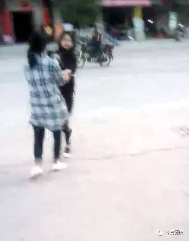 辟谣!德庆女学生打架视频疯传微信群,有人猜测