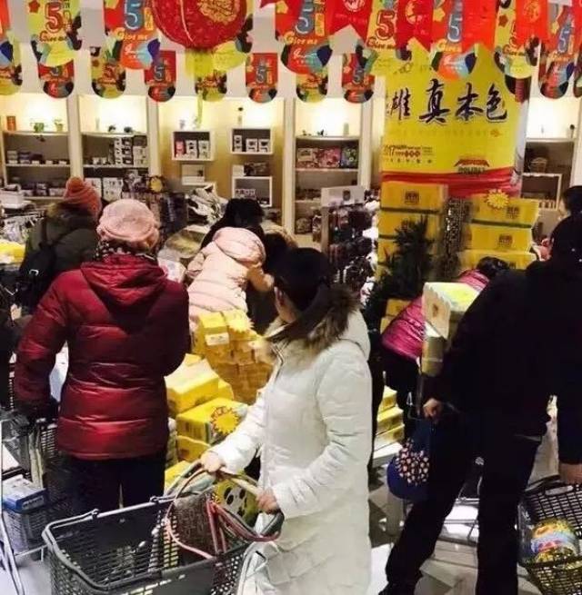 超市抢米,超市米,超市购大米_大山谷图库