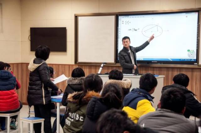 活动中,唐勇老师(民兴实验中学),徐爱芳老师(蒋垛中学)和万佩君老师