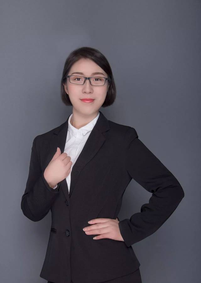 曹漪 口语项目教学主管 同学们亲切地叫她"鹅妈妈",elena老师带着小鹅