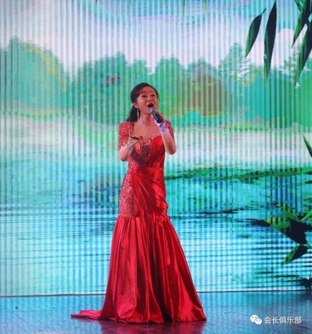 鄂籍歌手廖莹莹演唱了《峡江情歌》