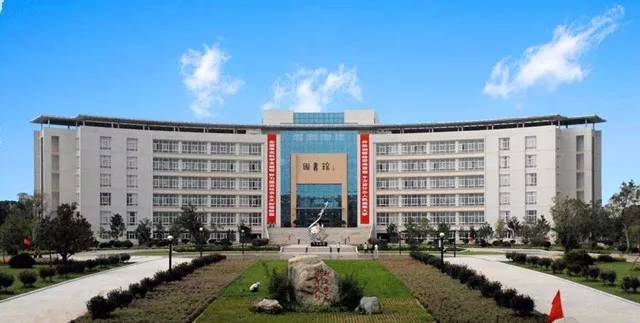 曲靖师范学院图书馆图片