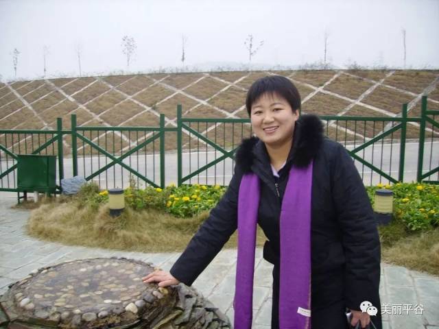 巍峨的长城, 凝聚国魂,撑立起泱泱大国之脊, 锦绘蓝图,长歌颂扬!