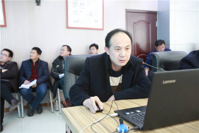 "激情教育,励志人生"--平邑一中召开教学工作例会