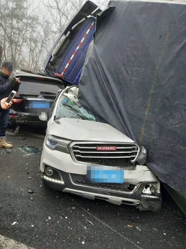 重庆高速车祸今天12点图片