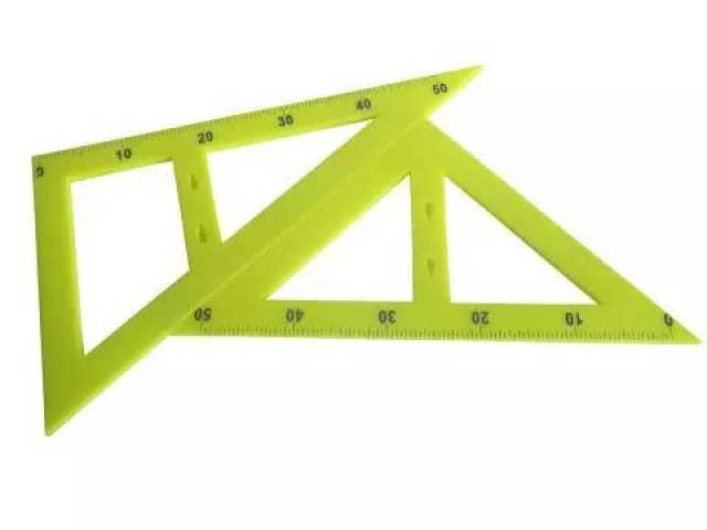 在现代社会中,三角板(英文set square)是学数学,量角度的主要作图工具