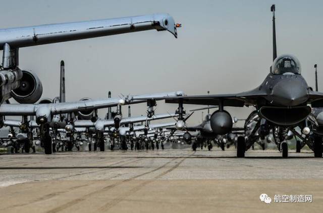 美空军大象漫步秀实力,装备1万多架战机,超壮观!