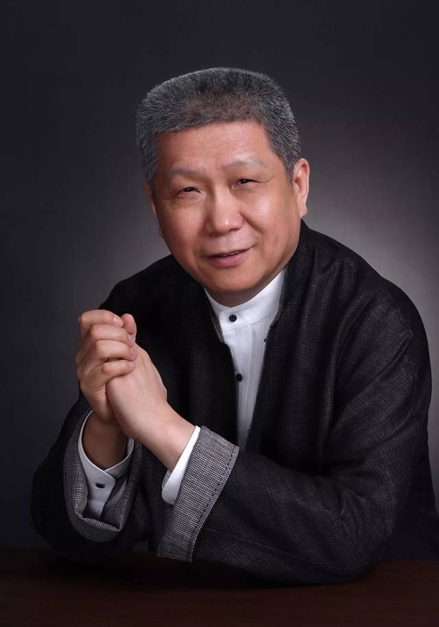 地点:南京图书馆东门负一楼学术报告厅 南博讲坛 主讲人:马未都,观复