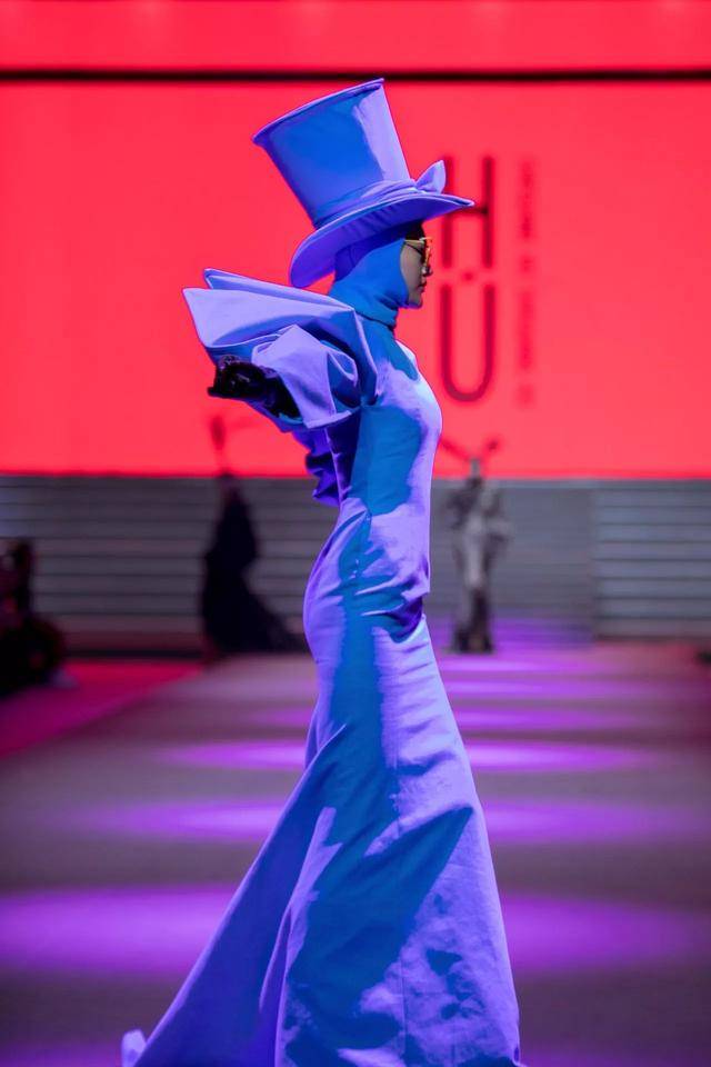 世界旅游小姐冠军赵欣出演胡社光"丝路"时尚·北京大秀