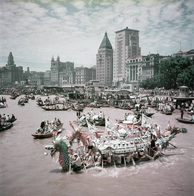 1948年1月1日,上海黄浦江上热闹非常,这是民国最后一次龙舟竞赛.