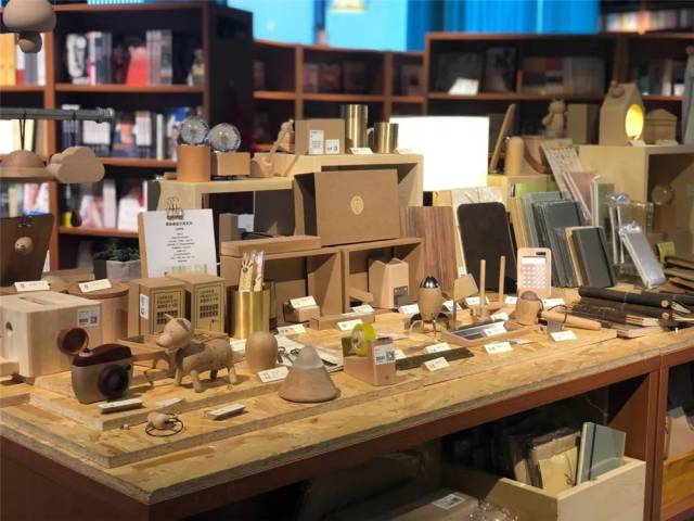 探访本城最文艺的4家书店,最好卖的居然是这些文创产品.