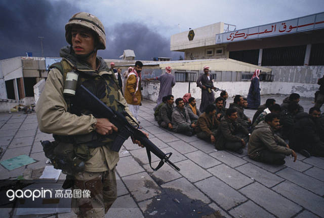 1991年3月15日,美军进驻解放后的科威特.