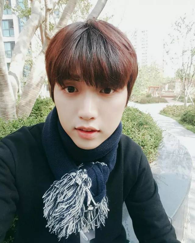 即使是单眼皮也是大眼睛 b1a4 灿多