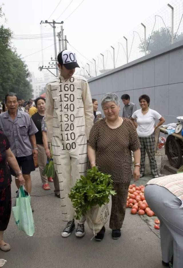 这个身高两米的外国人,如何成为了中国影像艺术的功臣?_手机搜狐网