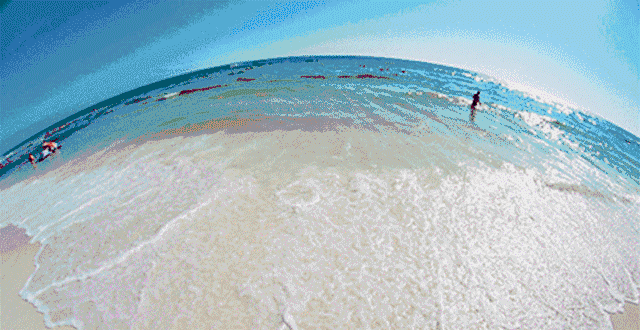 她们都换上比基尼了,你还在家里冷成狗!