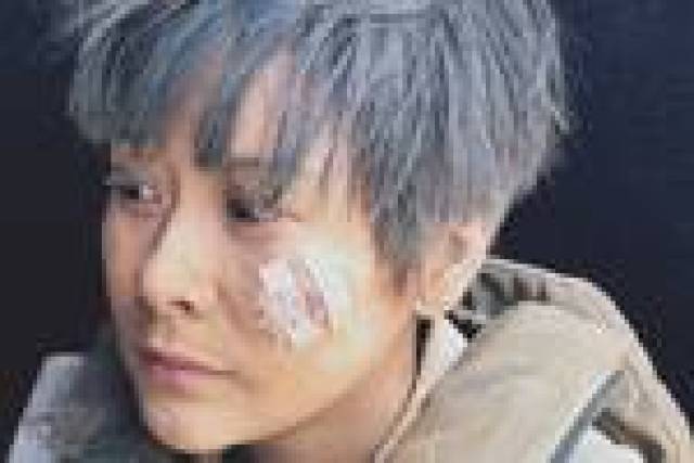海清蓬头垢面造型曝光 "奶奶灰"发型引调侃