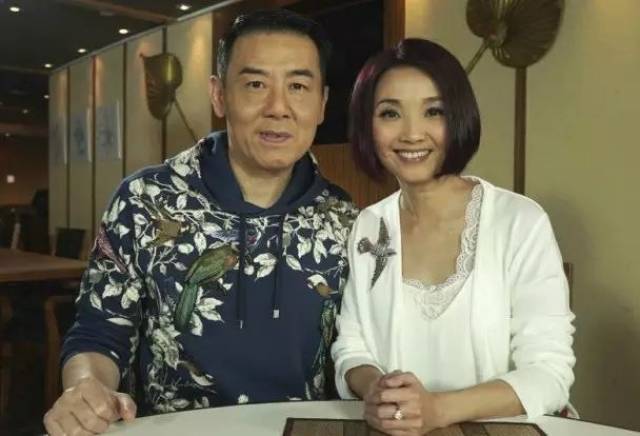 她被袁咏仪横刀夺爱,后来嫁给三级片演员,生活仍然幸福