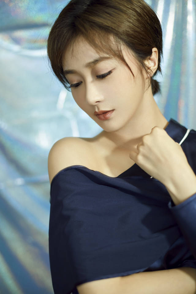 "最美女法医"陈冰写真曝光 眼神魅惑气场max!