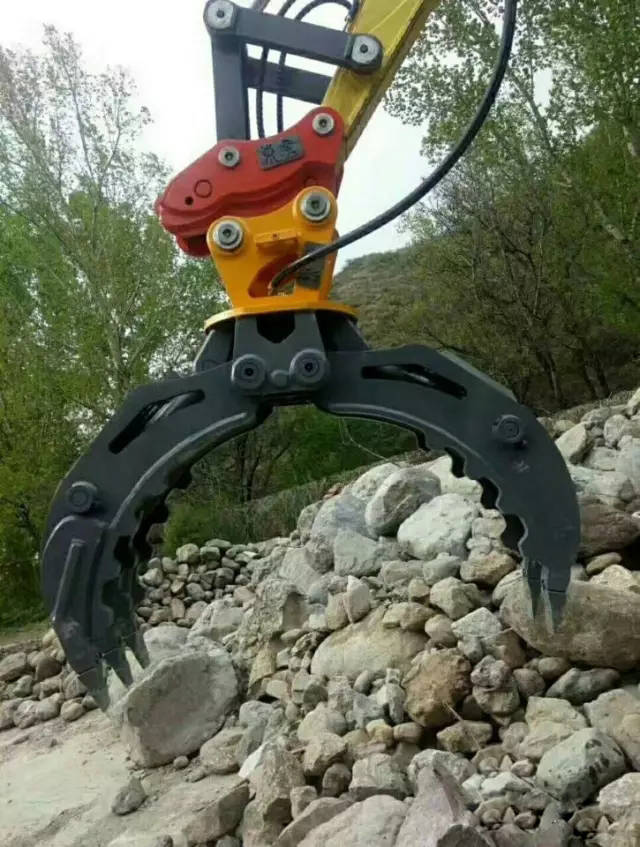 振动夯:通过挖掘机的液压泵输出的高压油,驱动震动装置实现振动冲击