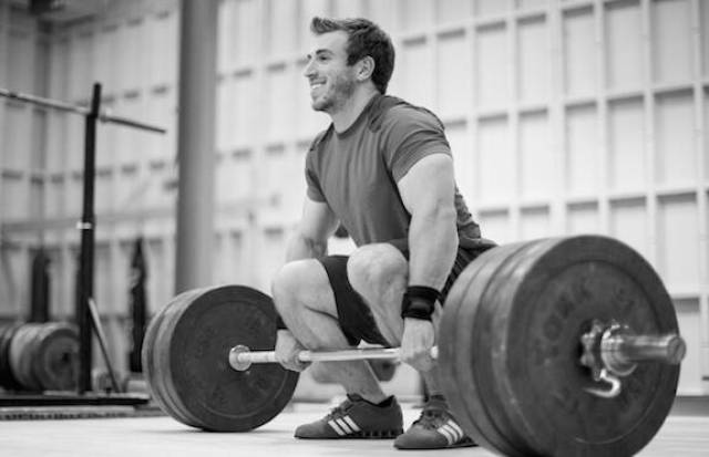 健身房举铁:增强力量还是增大肌肉大有玄机!