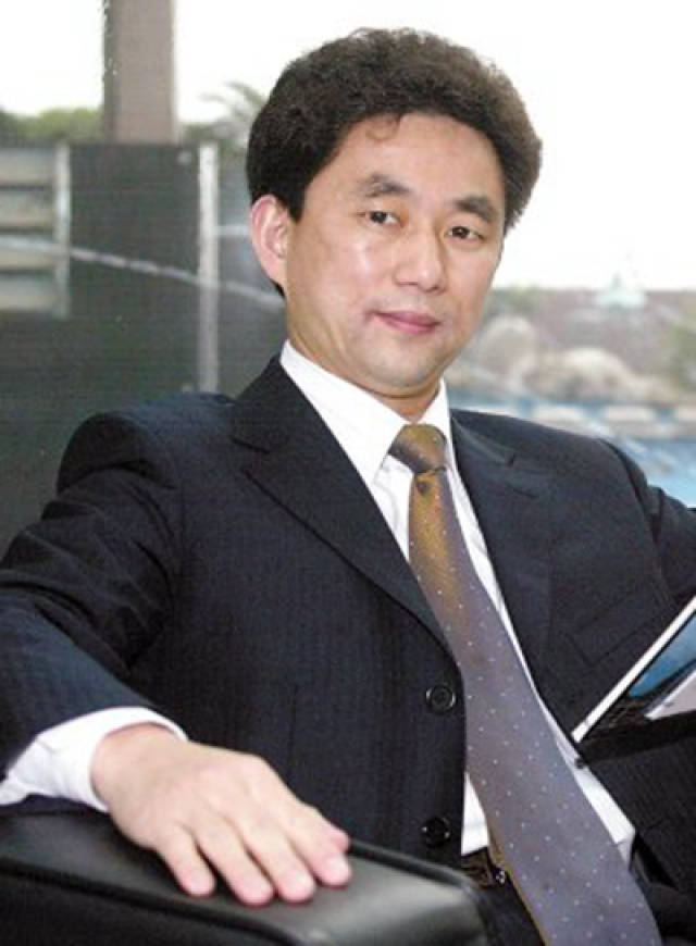 华宇物业集团董事长,蒋业华,其身家高达130多亿.