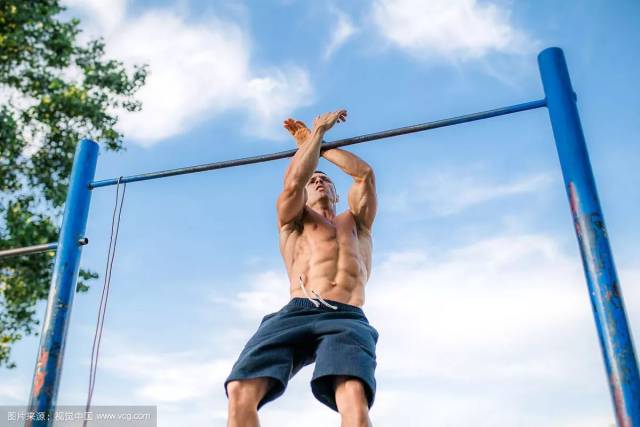 万万没想到,这个练背黄金动作竟然会伤肩?