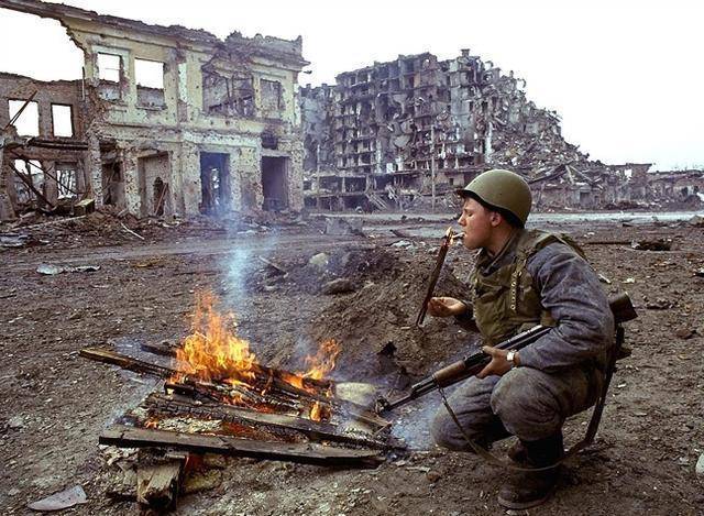 格罗兹尼之战被称为最可怕巷战伤亡再大俄为何也不动用轰炸机