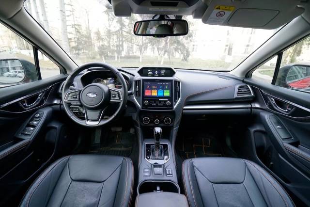 和外观不同,斯巴鲁xv的内饰无论是视觉高手还是乘坐体验都比6年前