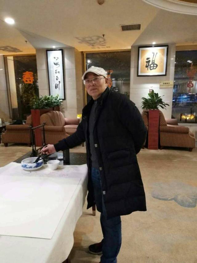 临帖近碑传承功 翰墨惊雷撼人心——记著名书法家王玉平_手机搜狐网