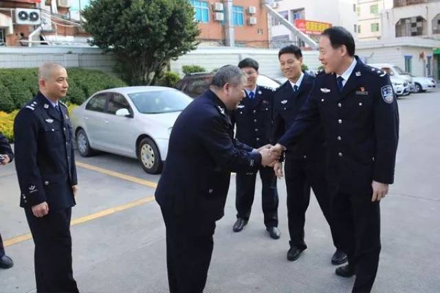 省公安厅许耀鹏副厅长莅临罗山派出所开展慰问活动