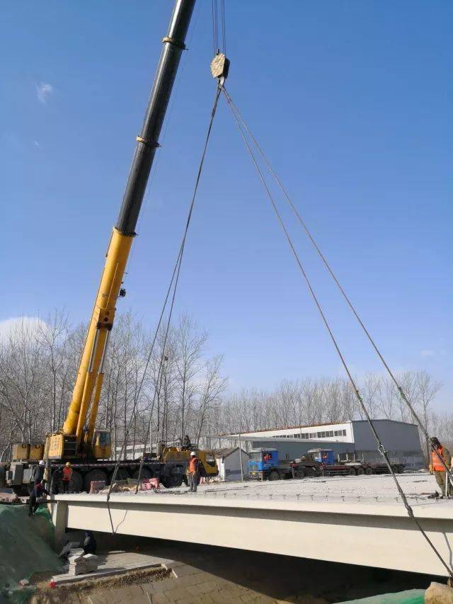 【特写】北京通州漷小路一期工程t梁成功吊装-社会频道-手机搜狐