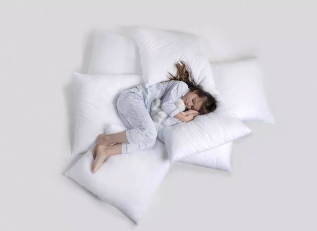 2,士兵式,仰卧而睡,四肢伸直.