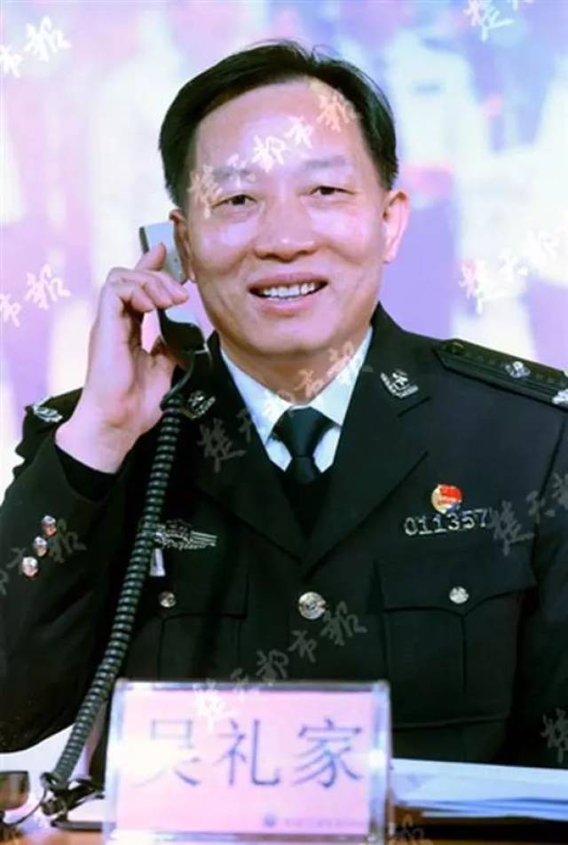 公安分局局长热线走进武汉轨道交通公安分局地铁警方护航安全输送乘客