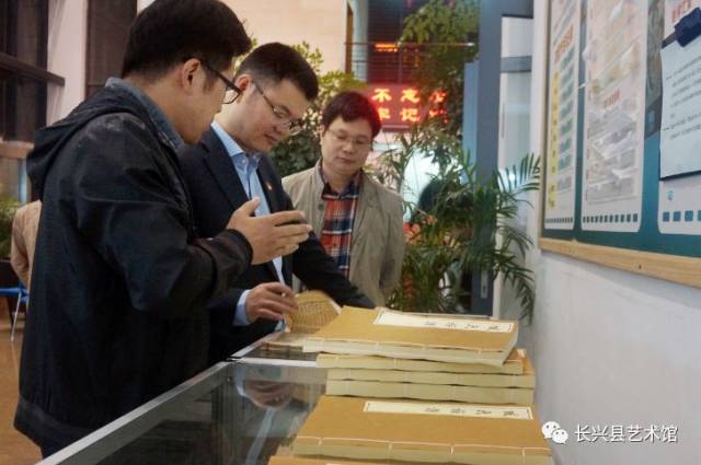 中共长兴县委书记周卫兵视察图书馆工作