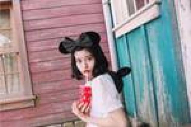 砸中郑小涵的不明物体,嚣张地从她的