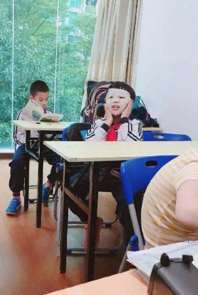 小学生耍流氓图片