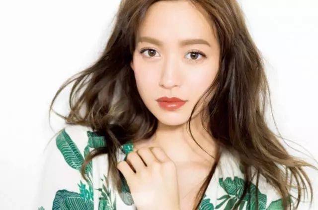 今天带来的是霓虹国的人气麻豆 出生地:东京都 职业:演员,女性时装