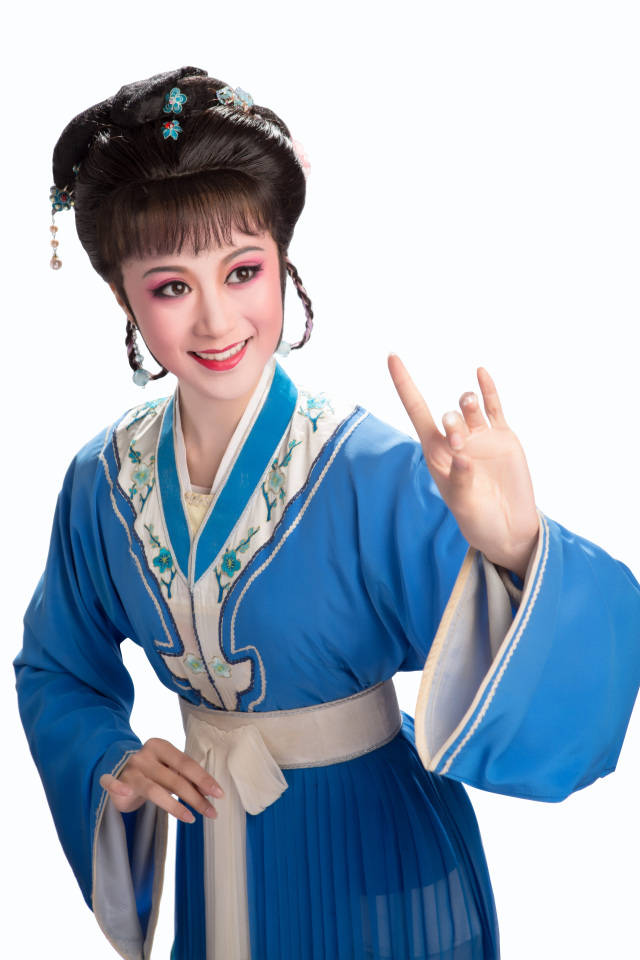 除此之外, 您还有机会和他们一起, 学习越剧经典唱段,念白噢!