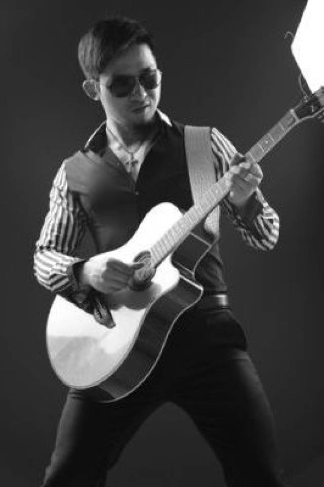 央视"星光大道"冠军歌手王向阳出任亚商艺术总监!