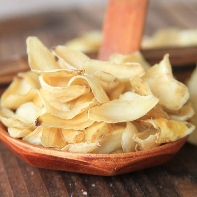 睡前一小时,吃上一小碗百合羹,富含黏液质及维生素,对皮肤细胞新陈